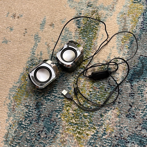 🍀 4/$15! 🔈Basic USB Speakers - Picture 2 of 5
